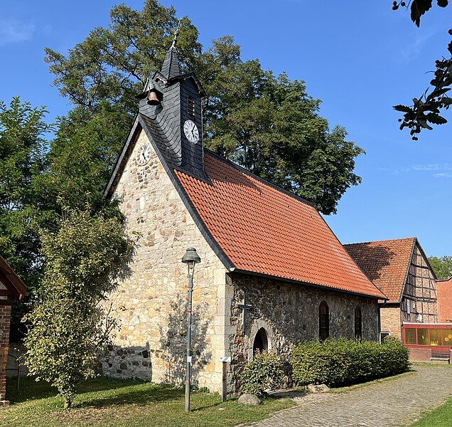 File:Kapelle Wasbüttel 1.jpg