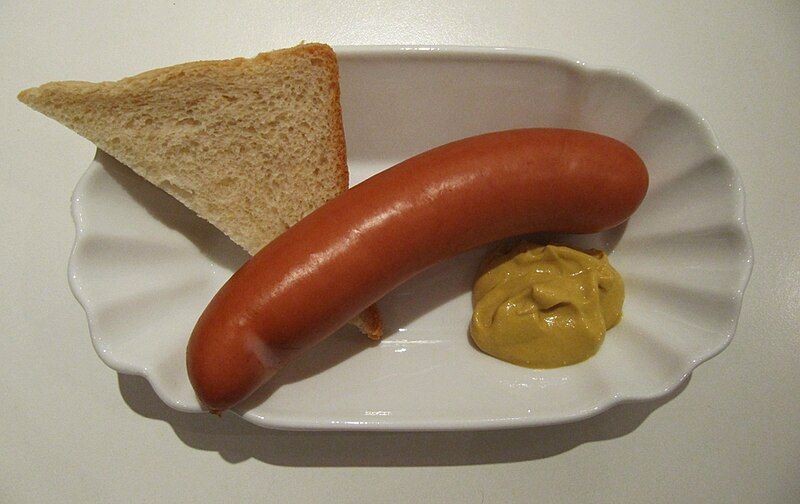 File:Knackwurst in Hamburg.jpg