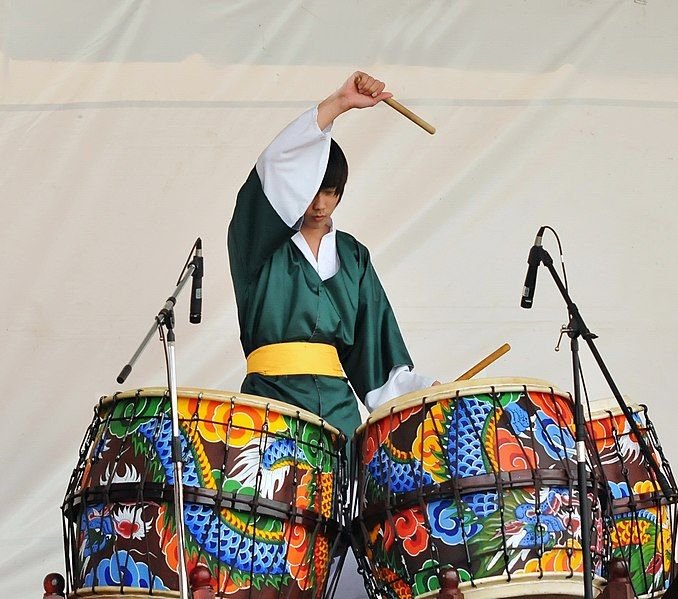 File:Korean drumming.jpg