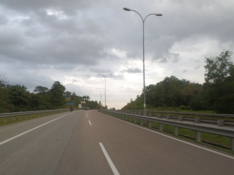 File:Kota Iskandar Highway.JPG