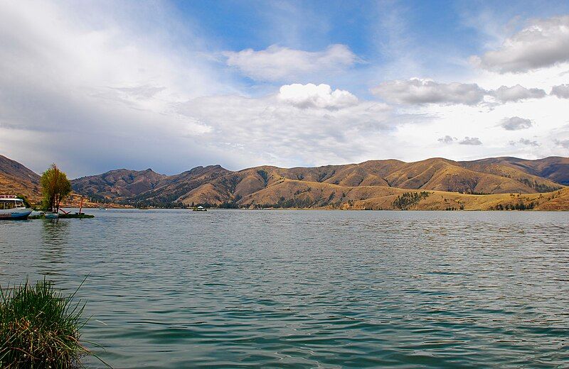 File:Laguna de paca.jpg