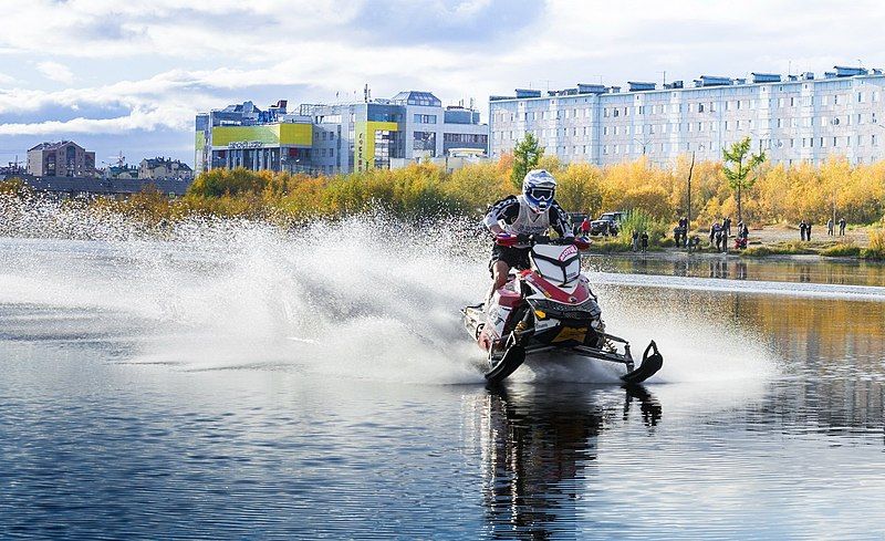 File:Lake (Novy Urengoy).jpg