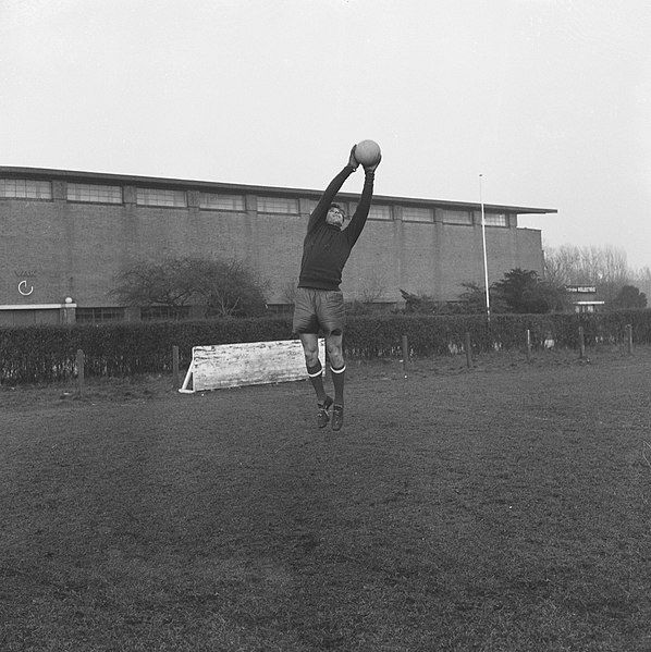 File:Lev Yashin 1960.jpg