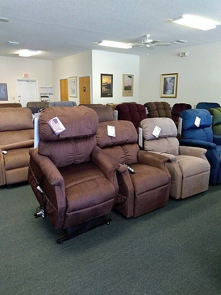 File:Lift Chairs.jpg