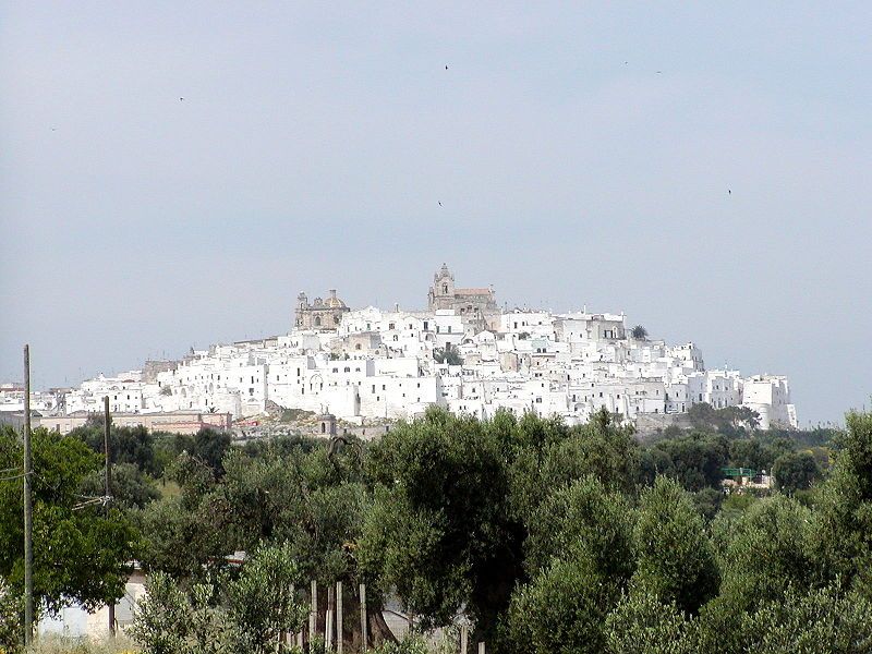 File:Ostuni in Puglia.jpg