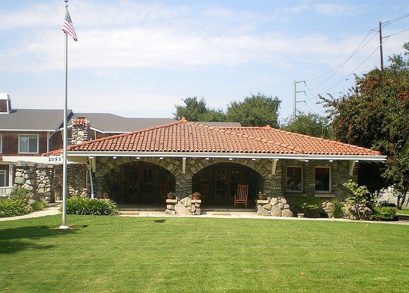 File:Pitzer House, Claremont.jpg