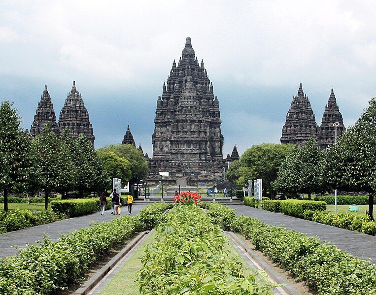 File:Prambanan Trimurti.jpg