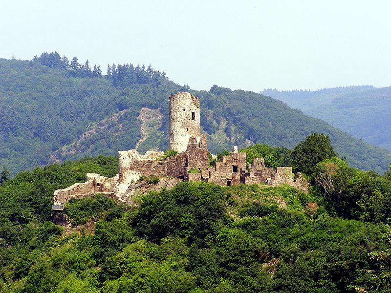 File:Ruine Winneburg.jpg