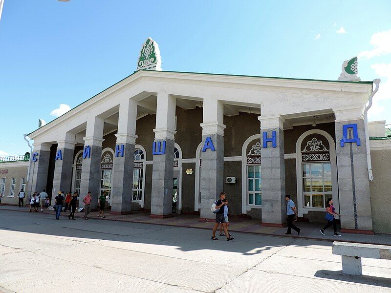 File:Sainshand Railway Station2013.jpg