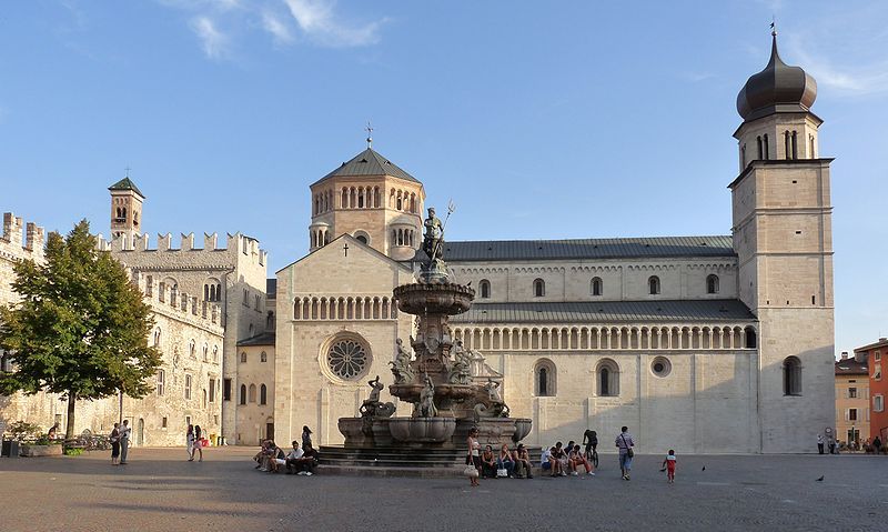 File:Trento-Piazza del Duomo.jpg