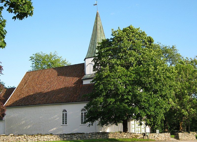 File:Tveit-kirke.JPG