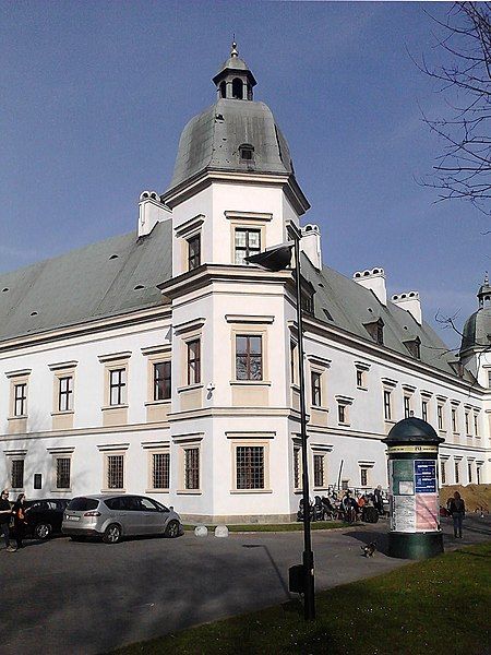 File:Ujazdowski Castle 02.jpg