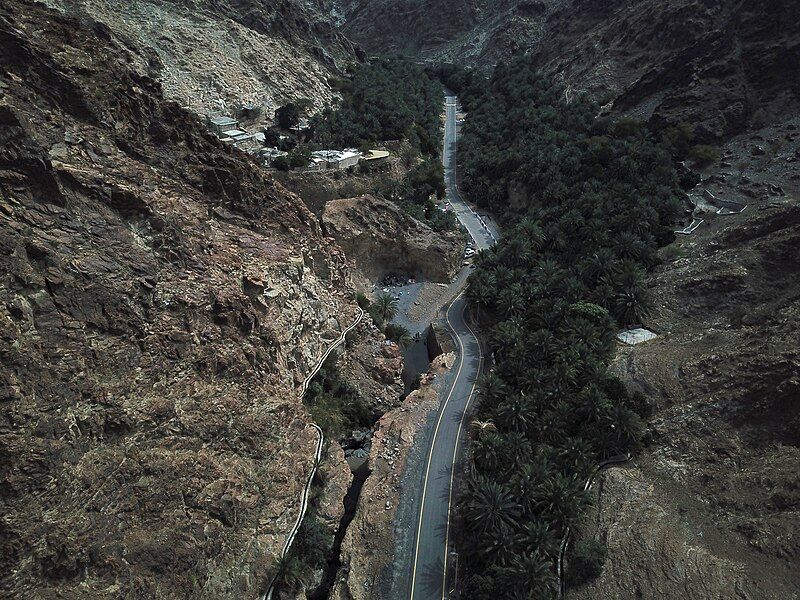 File:Wadi Shis.jpg