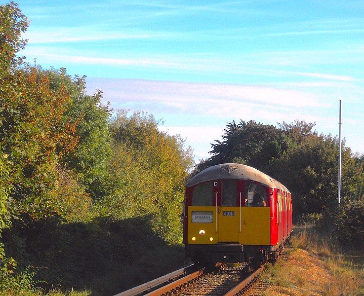 File:483008 Arrives Shanklin.jpg