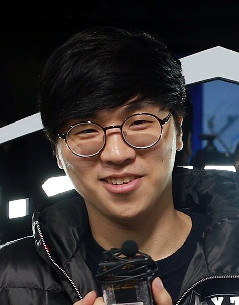 File:Bengi 2017 interview.jpg