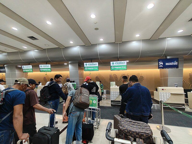 File:Check-in counters.jpg