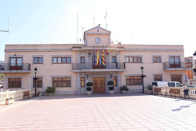 File:Cofrentes Ayuntamiento.JPG