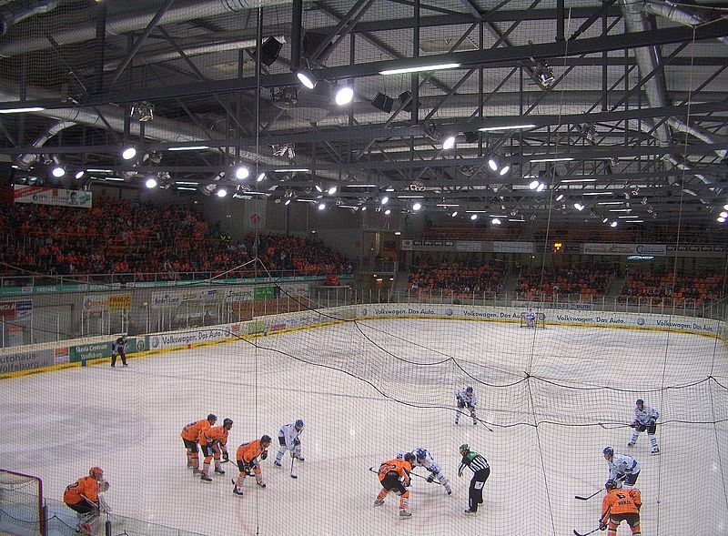 File:EisArena inside.jpg