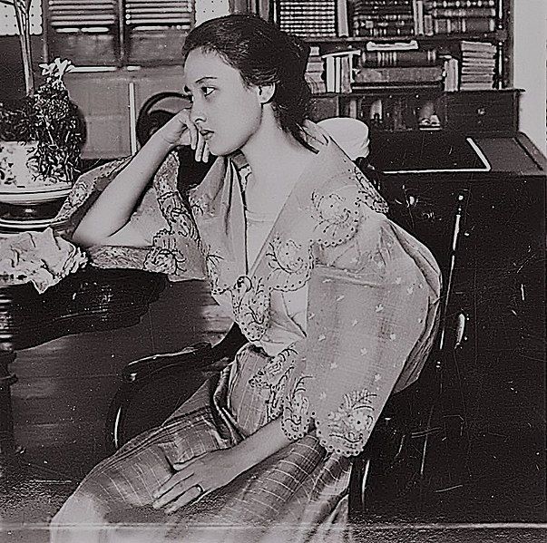 File:Filipino woman 3.jpg