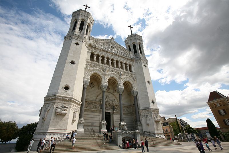 File:Lyon-Basilique-de-Fourvières.jpg