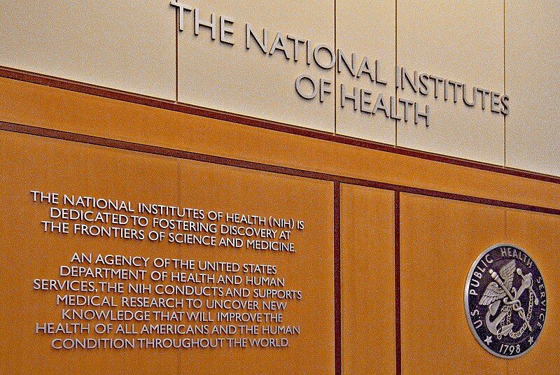 File:MainLobbyWallClinicalResearchCenterNIH.jpg