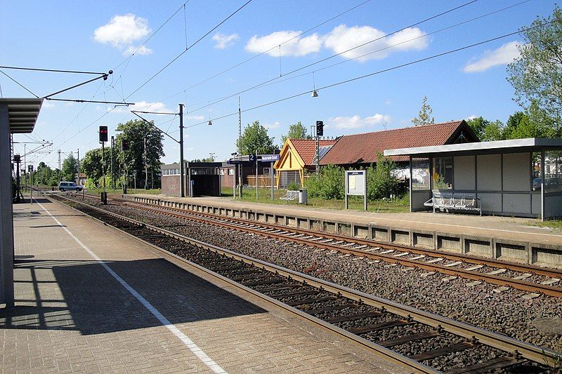 File:Ocholt Bahnhof (2).jpg