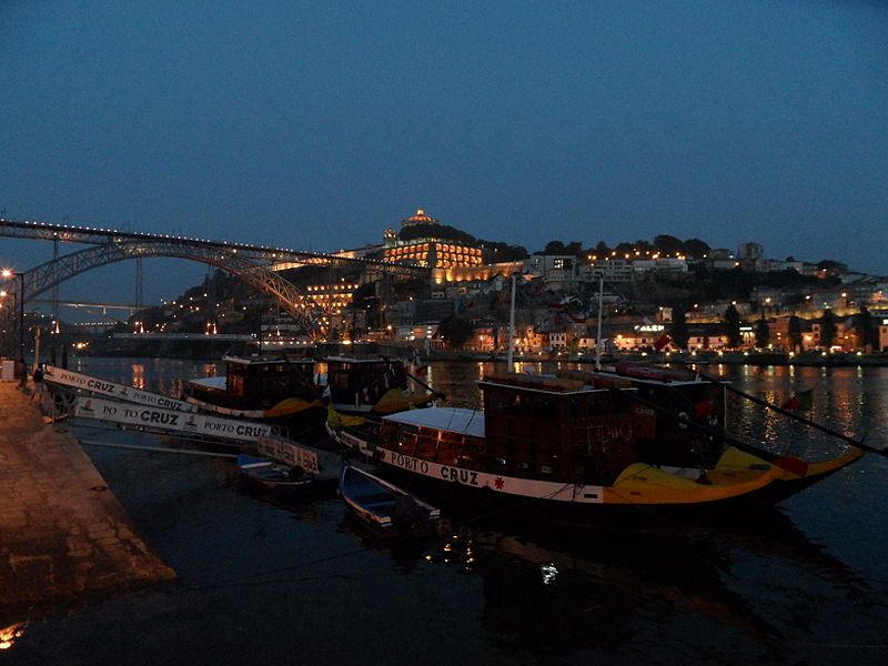 File:Oporto-night.jpg