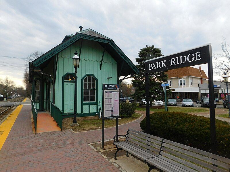 File:Park Ridge station.jpg