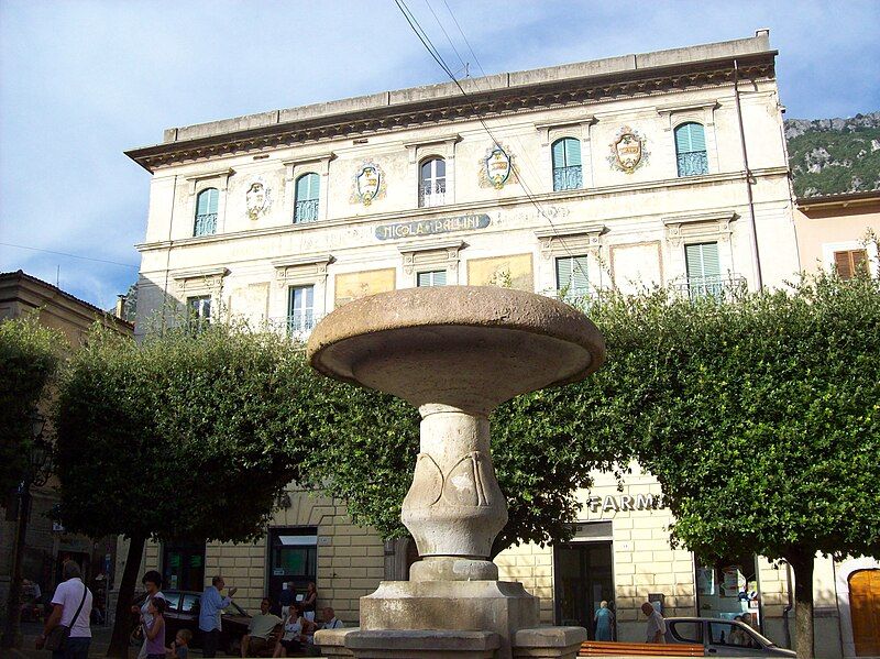 File:Piazza Antrodoco.JPG