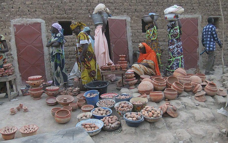 File:Pottery merchant.jpg