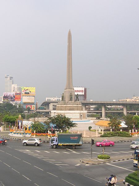 File:Victory Monument-Bangkok.jpg