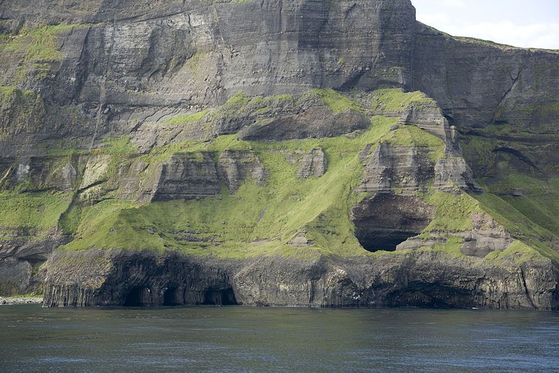 File:Akutan Island closeup.jpg