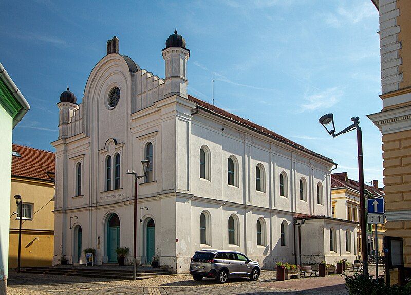 File:Břeclav synagoga 1.jpg