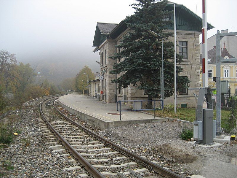 File:Bahnhof-Berndorf Stadt-02.jpg