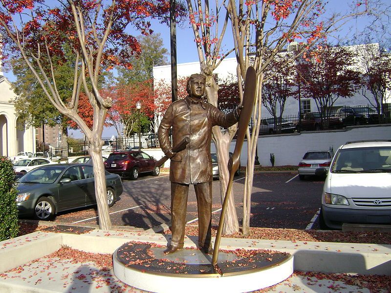 File:Ben Epps Statue.JPG