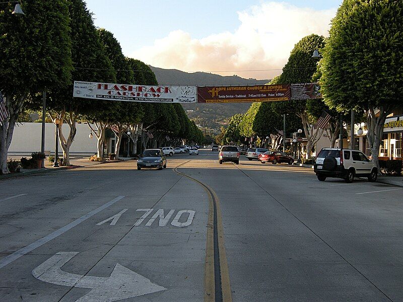 File:Downtown-glendora-with-morris-fire-smoke.jpg