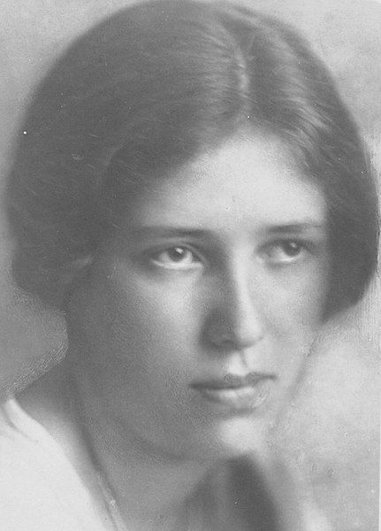 File:Erika Mitterer 1923.jpg