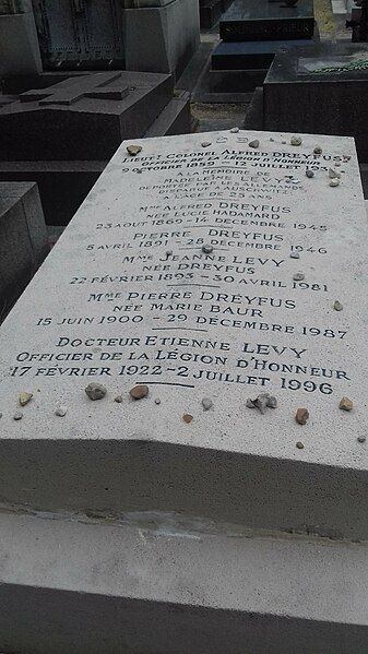 File:Grave Alfred Dreyfus.jpg