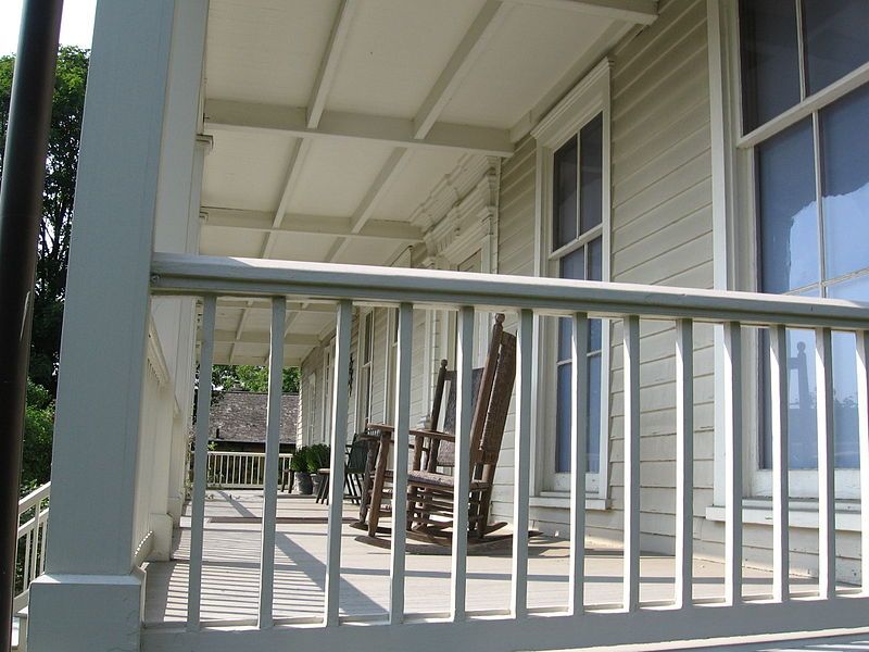 File:GreenwichCTBush-HolleyHousePorch09092007.JPG