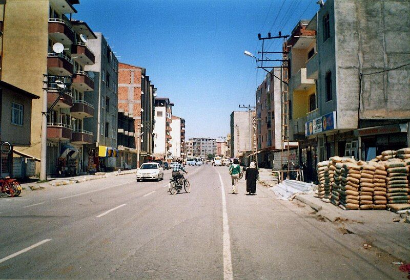 File:Halfeli Caddesi.jpg