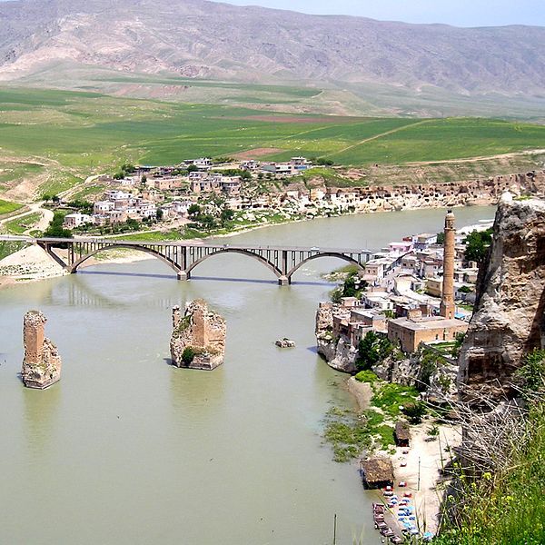 File:Hasankeyf (cuadrado).JPG