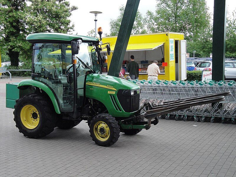 File:John Deere 3320.jpg