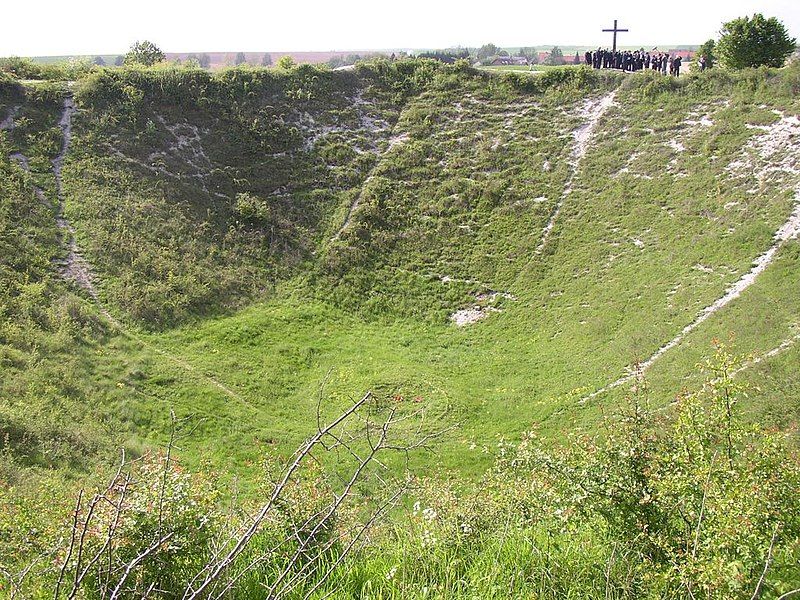 File:Lochnagar Crater Ovillers.JPG