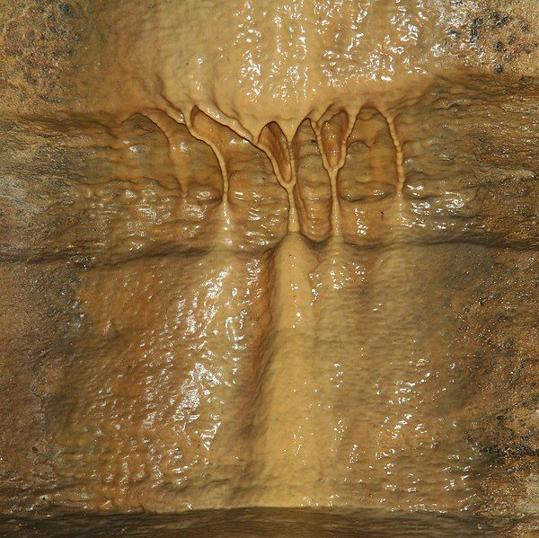 File:MysteryCaveFlowstone.jpg