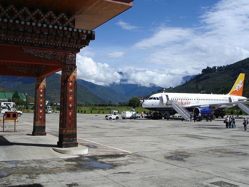 File:Paroairport.JPG