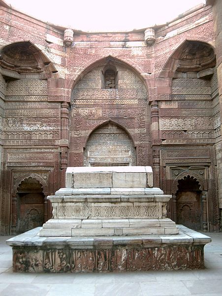 File:Qutb Complex Shrine.JPG