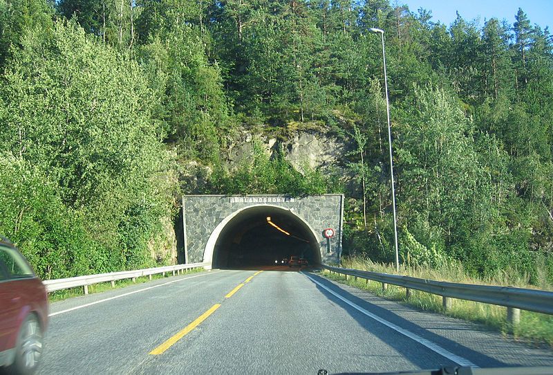 File:Risør Sørlandsporten.JPG