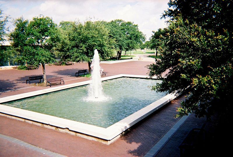 File:Rudder Fountain.jpg