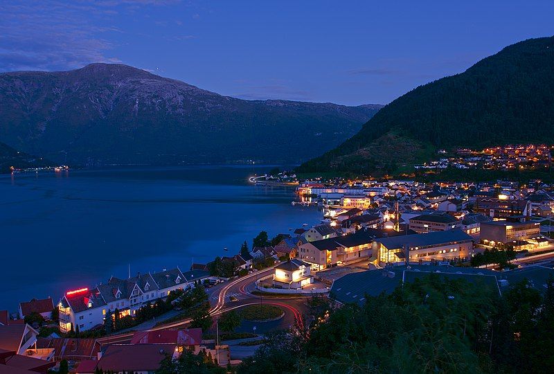 File:Sogndal by night.jpg