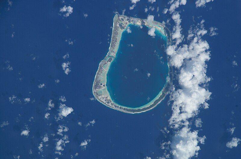 File:Tuanake Atoll (ISS006-E-38480).jpg